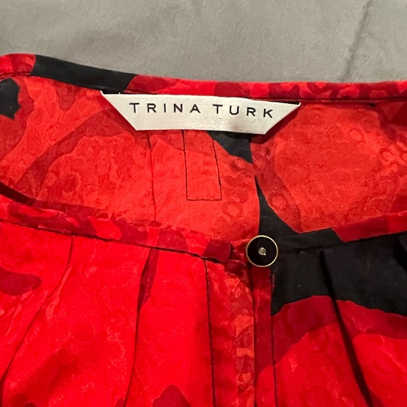 Trina Turk silk red rose 🌹 print top - ❤️ - Picture 4 of 5